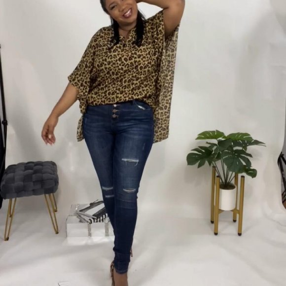 Overside Leopard Print Blouse - Picture 2 of 6